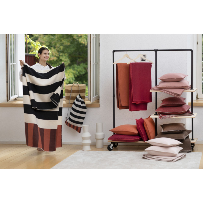 David Fussenegger SYLT Kissenhülle uni mit Zierstich 40x40 cm barolo