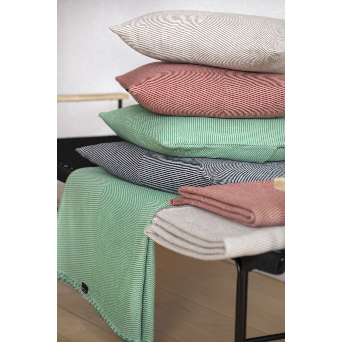 David Fussenegger NOVA Kissenhülle Fischgrät gespiegelt 50x50 cm weinrot